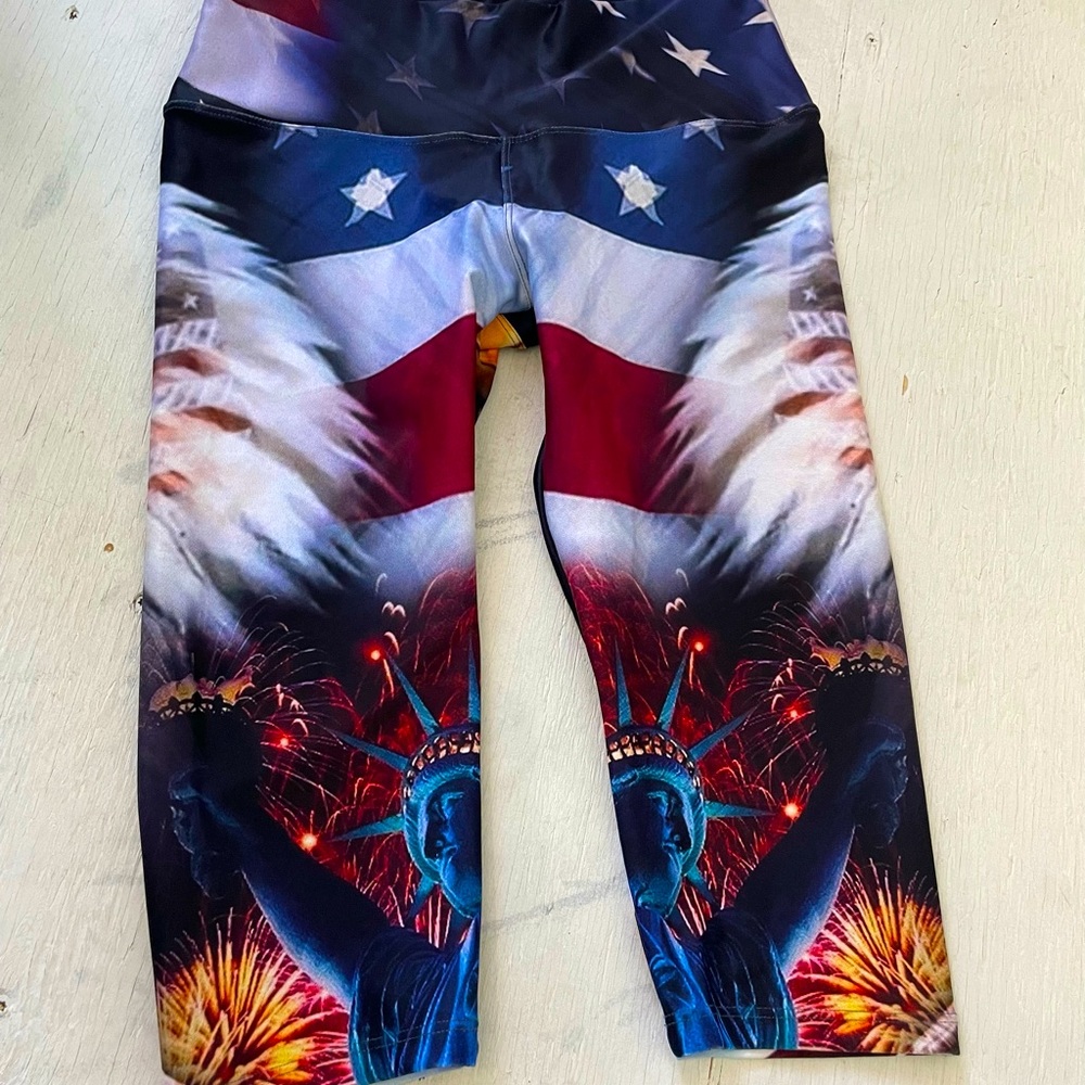 Sadhana American yoga leggings, 4th of July, size L/XL, never worn, compression